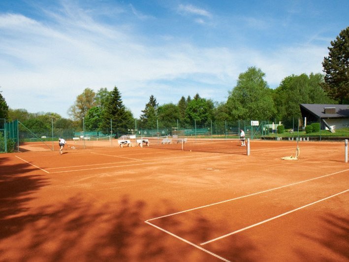Blick über Tennisplätze